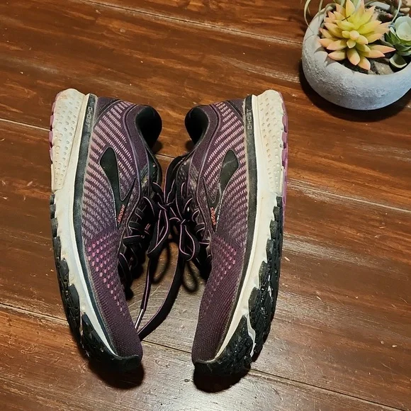 Brooks Ghost 12 Women's Running Shoe Size 9.5 - Picture 3 of 8